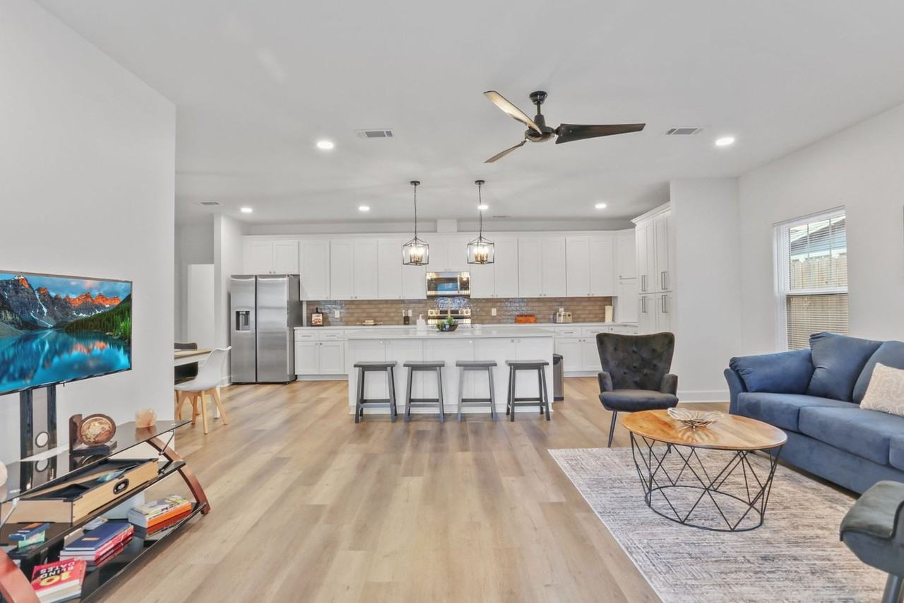 417 Bedford Dr - Photo 3 of 30