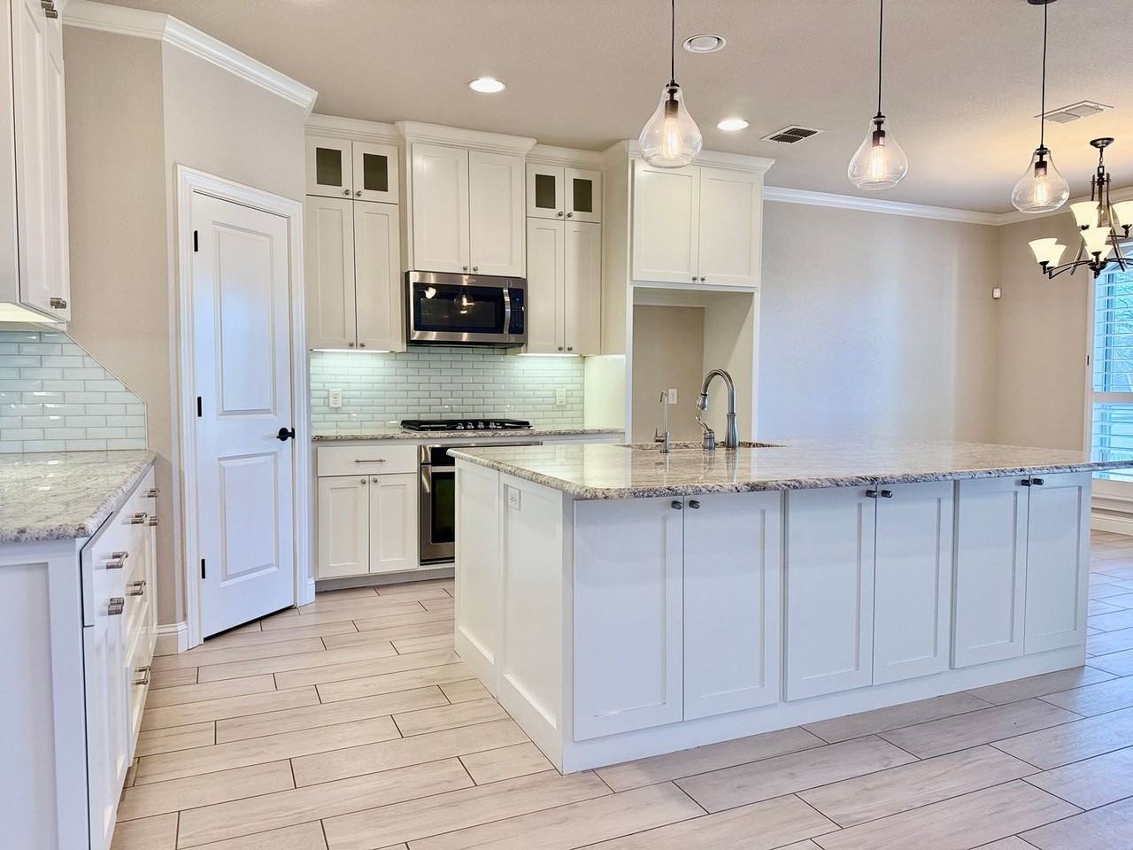 6023 Frio Dr - Photo 3 of 31