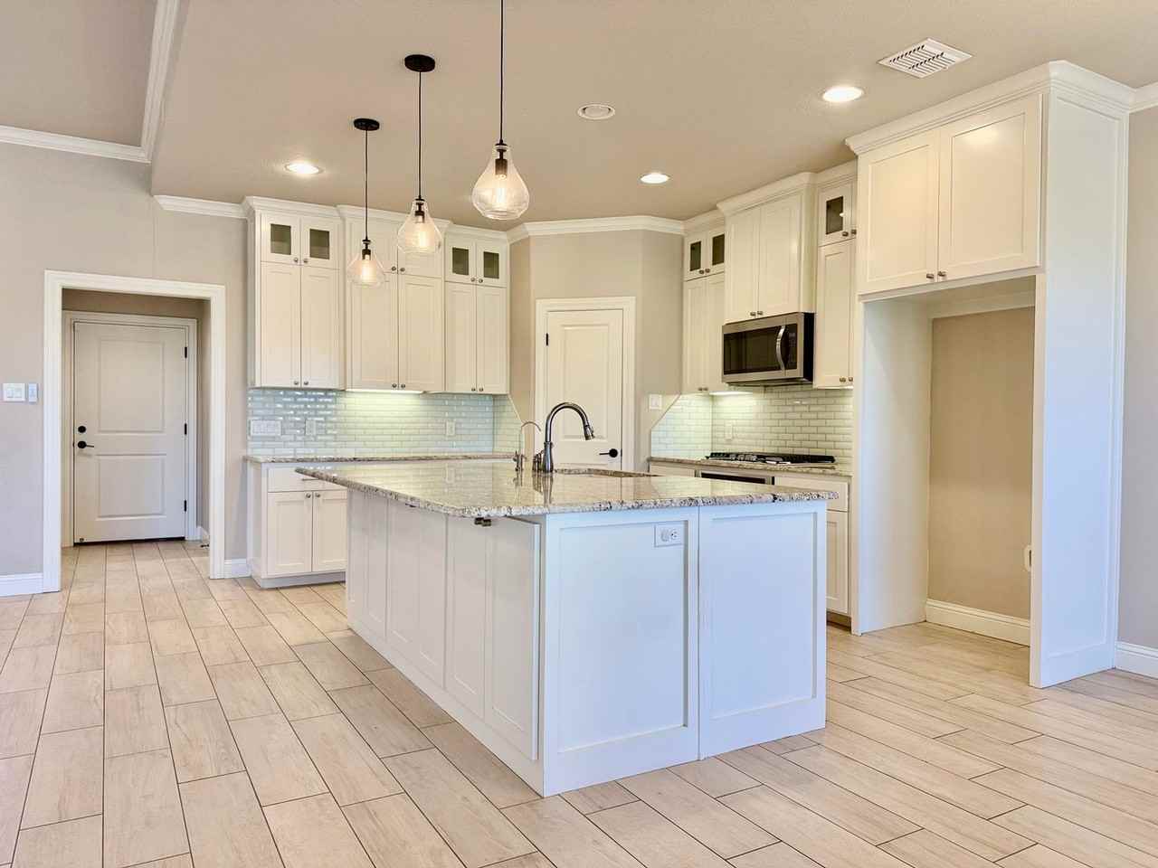 6023 Frio Dr - Photo 5 of 31