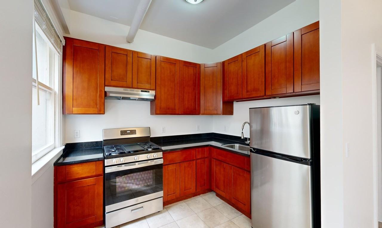 947 Bush Street - Photo 2 of 15