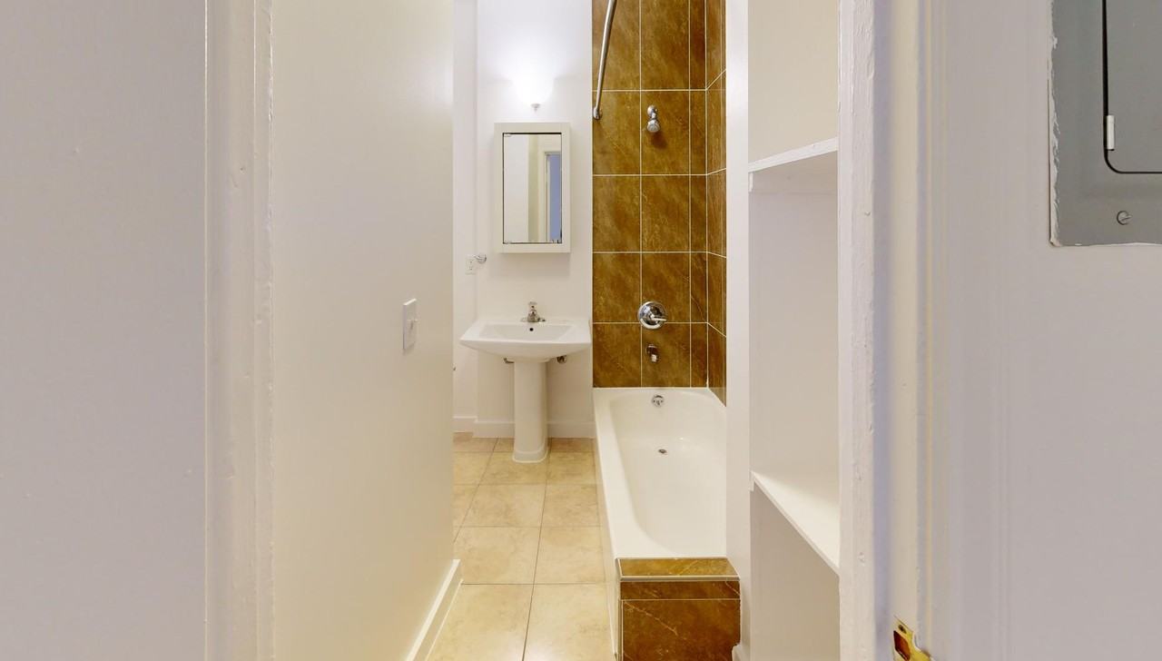 947 Bush Street - Photo 4 of 15