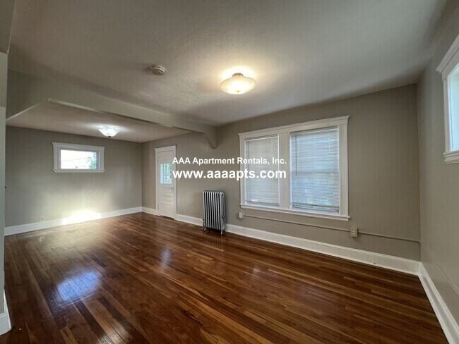 Chelsea St #2 - Photo 3 of 5