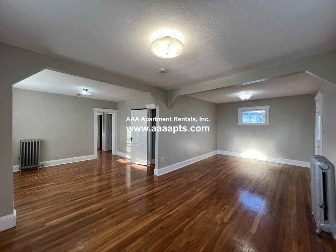 Chelsea St #2 - Photo 5 of 5