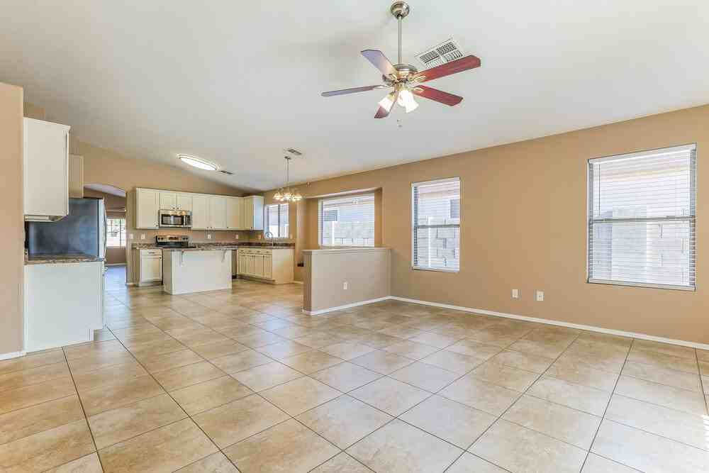 3833 W Darrow St - Photo 3 of 16