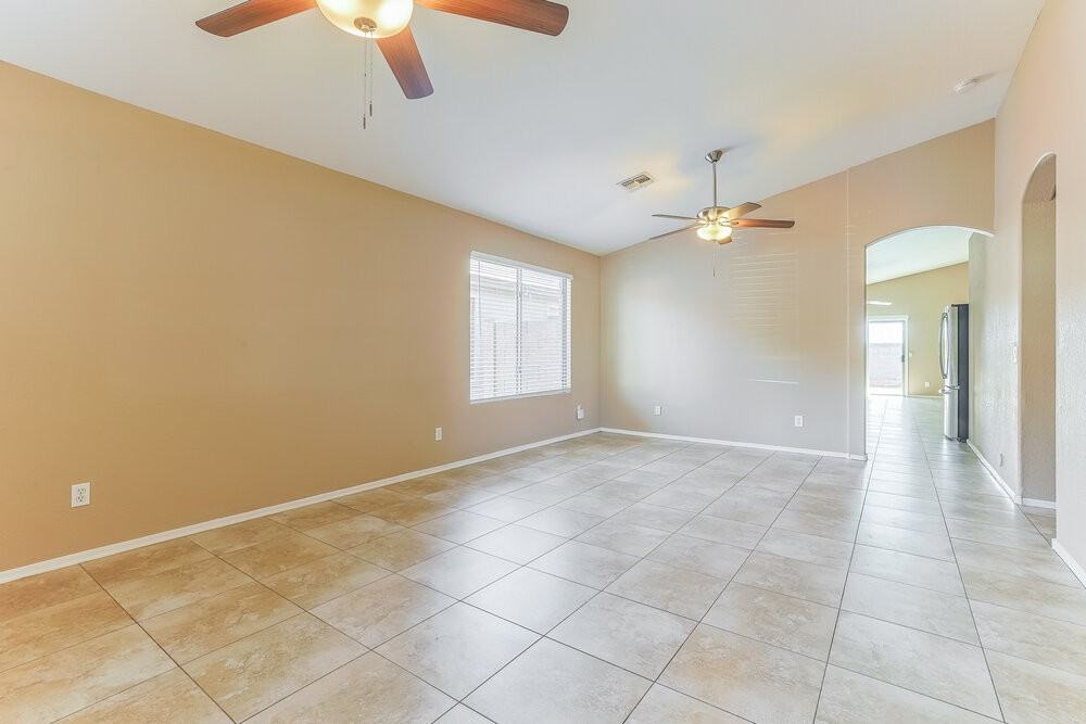 3833 W Darrow St - Photo 6 of 16