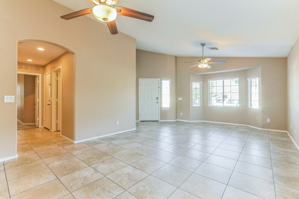 3833 W Darrow St - Photo 7 of 16