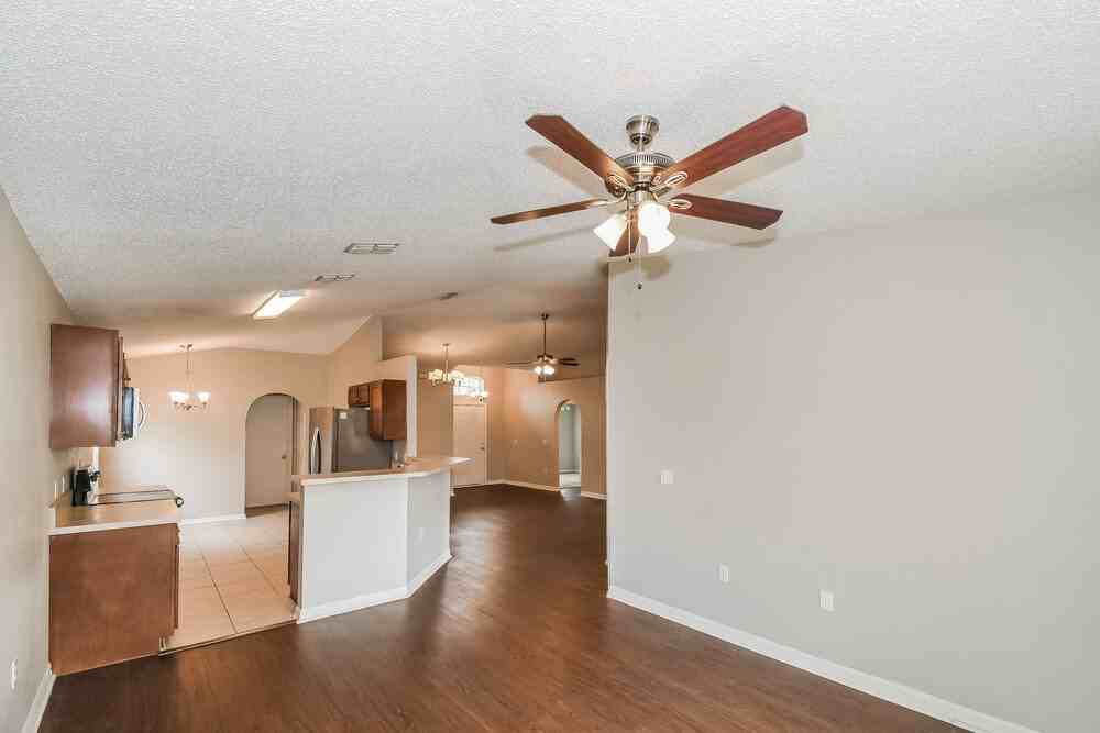 11128 Lord Taylor Dr - Photo 5 of 16