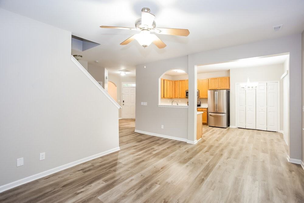 4635 Abercromby St - Photo 7 of 18