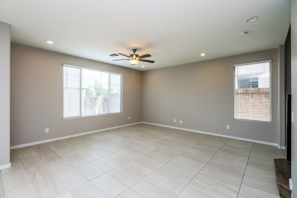 9546 E Thornbush Ave - Photo 4 of 17