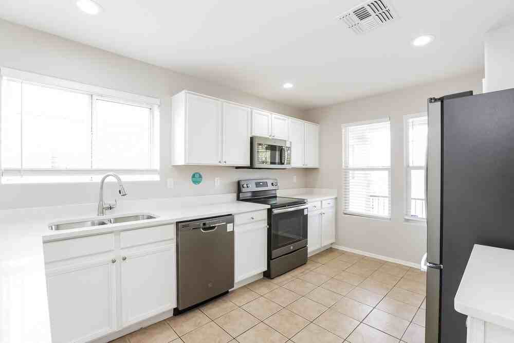 3429 S 95th Dr - Photo 6 of 16