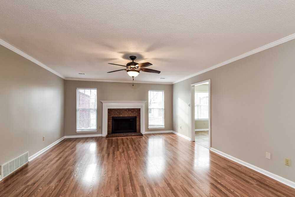 5205 Plum Tree Dr - Photo 4 of 16