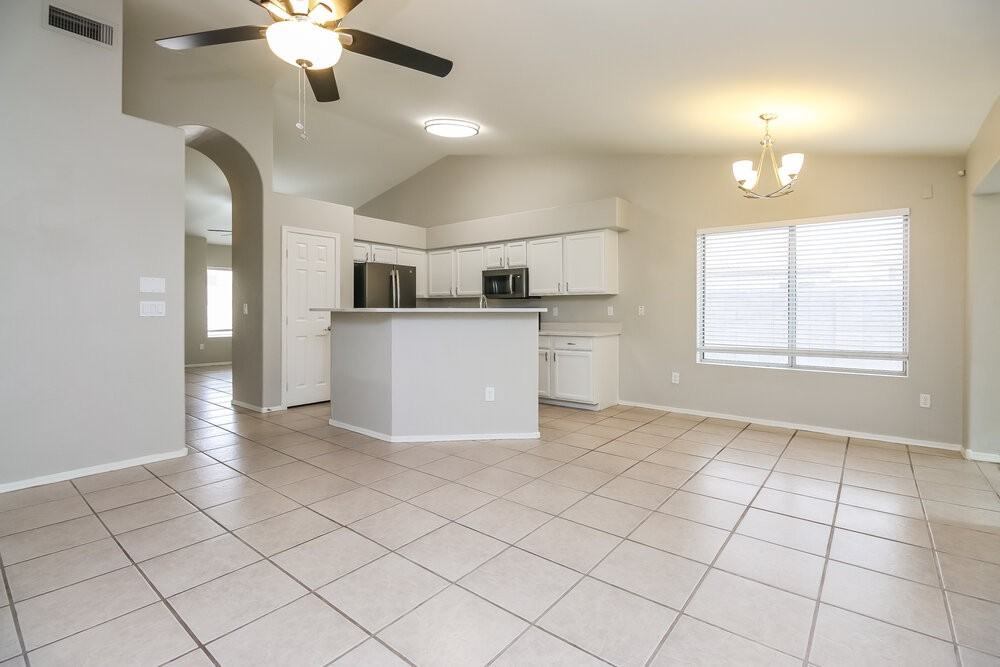 423 S Kingston Ct - Photo 3 of 16