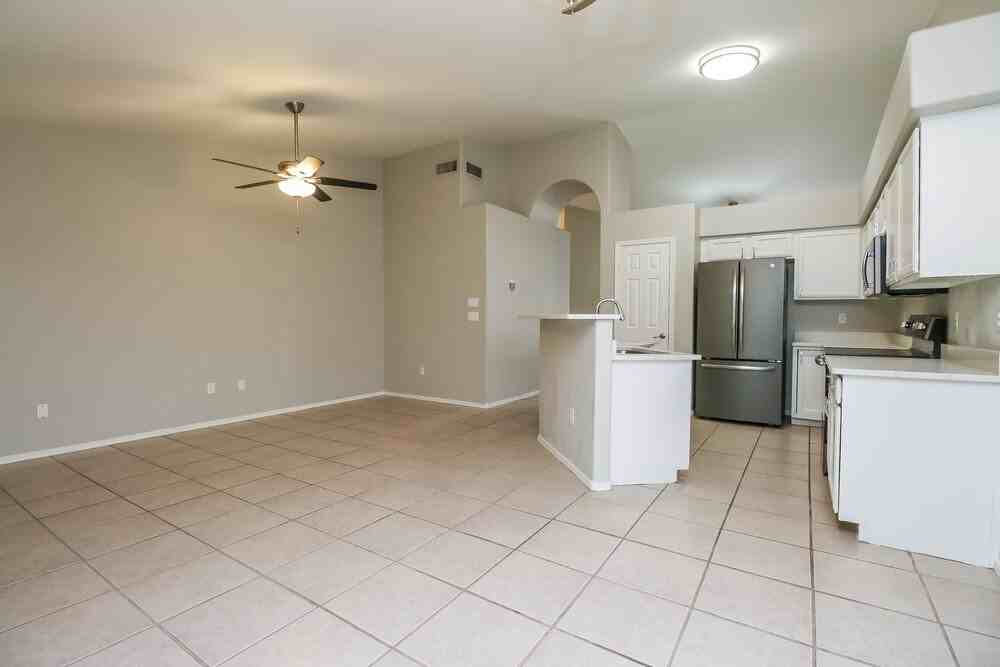 423 S Kingston Ct - Photo 4 of 16