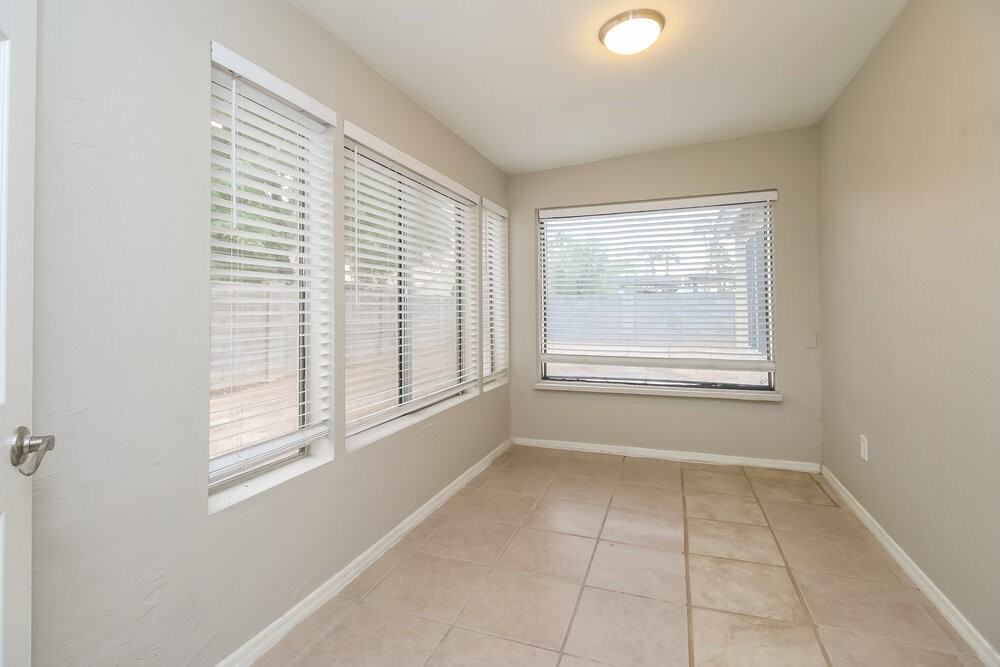 423 S Kingston Ct - Photo 7 of 16