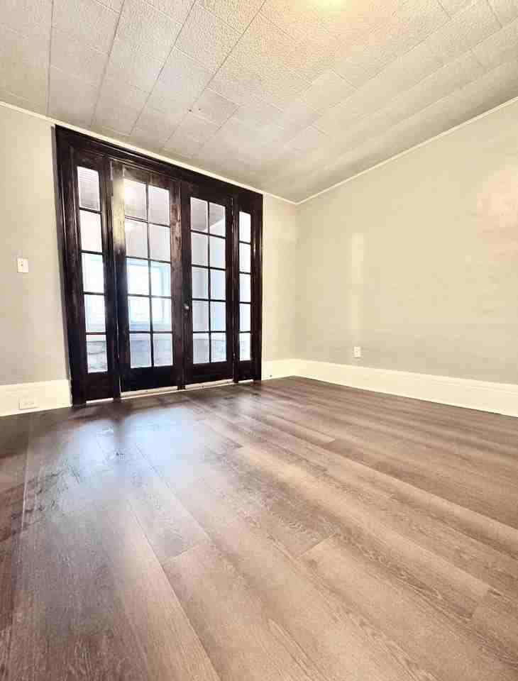 111 Southside Parkway - Front House Lower - Photo 5 of 25