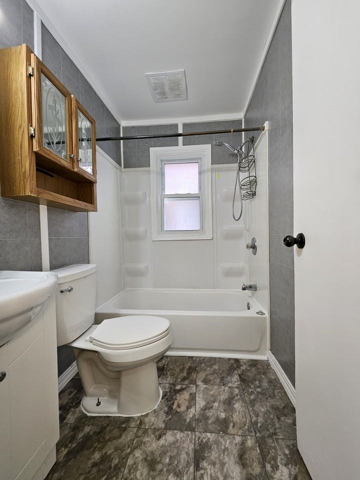 811 White Ave #1 - Photo 5 of 11