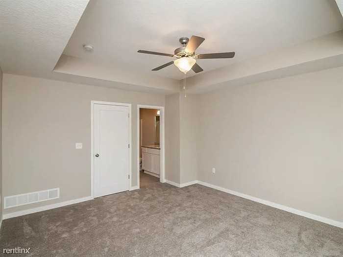 9689 9681 Turnpoint Drive - Photo 7 of 14