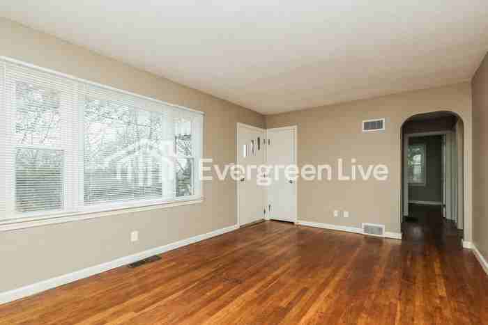 630 S Elm St - Photo 3 of 15