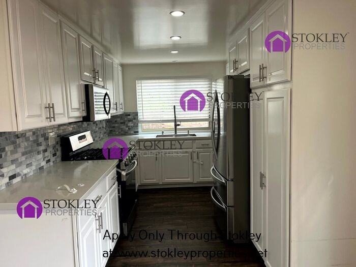 2250 Gladwin Dr - Photo 2 of 28