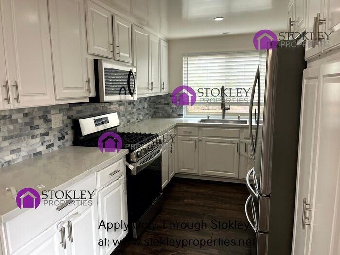 2250 Gladwin Dr - Photo 3 of 28