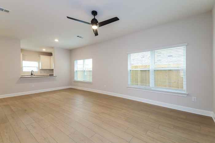 1221 Ginsburg Ln - Photo 4 of 16