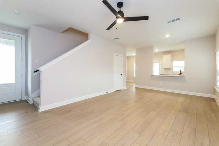 1221 Ginsburg Ln - Photo 5 of 16