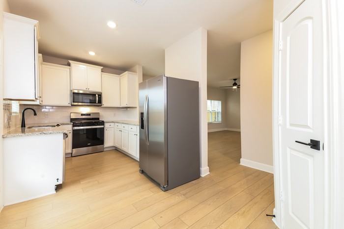 1221 Ginsburg Ln - Photo 7 of 16