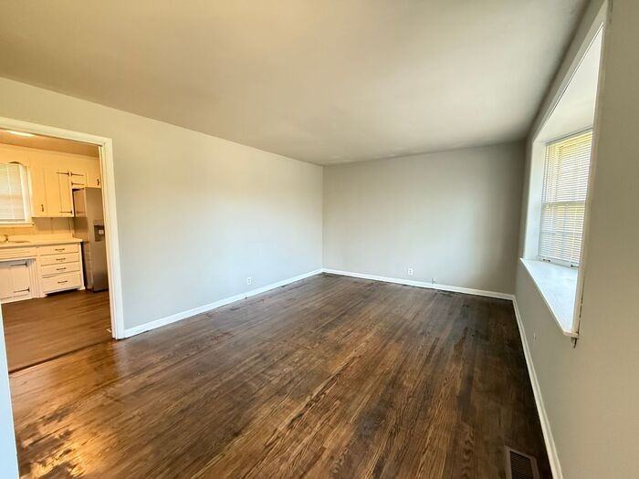 3205 Cynthia Ln - Photo 3 of 33