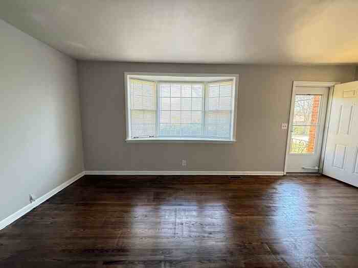 3205 Cynthia Ln - Photo 5 of 33