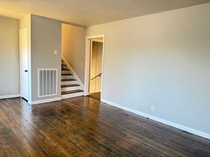 3205 Cynthia Ln - Photo 7 of 33