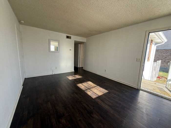 711 Eric Dr - Photo 4 of 17