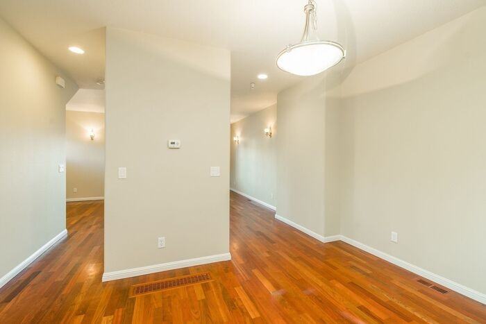 358 Sw Eastman Pkwy - Photo 7 of 23