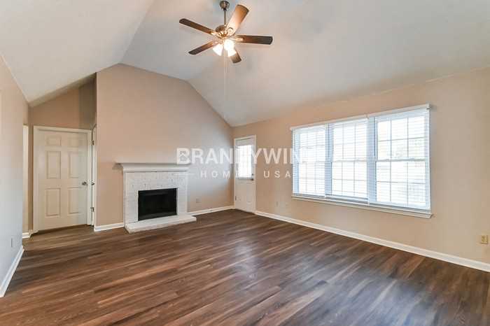 7800 Lowrance Rd - Photo 3 of 20