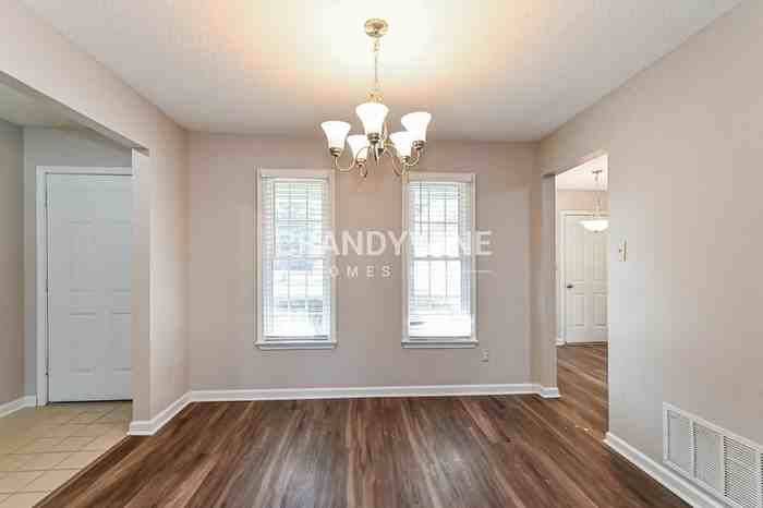 7800 Lowrance Rd - Photo 5 of 20