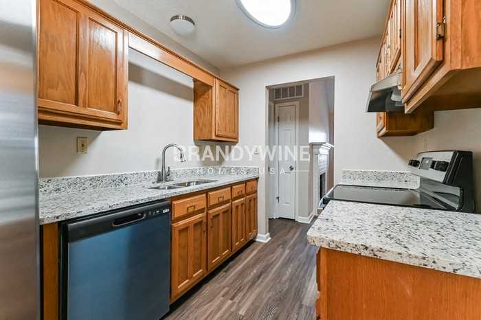 7800 Lowrance Rd - Photo 6 of 20