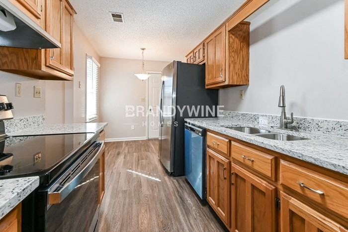 7800 Lowrance Rd - Photo 7 of 20