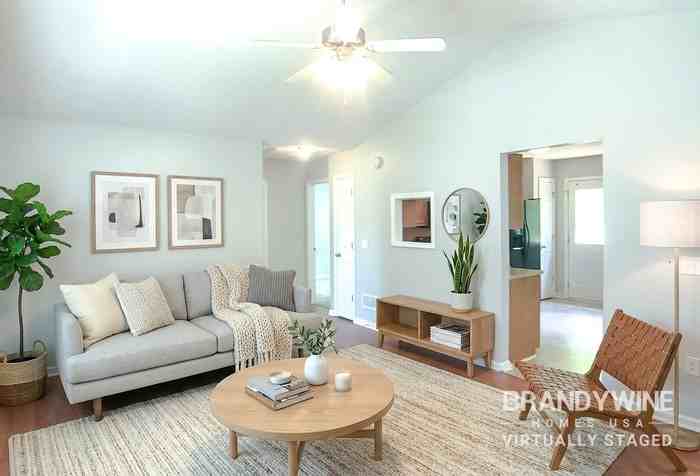 581 Twin Oaks Ln - Photo 2 of 17