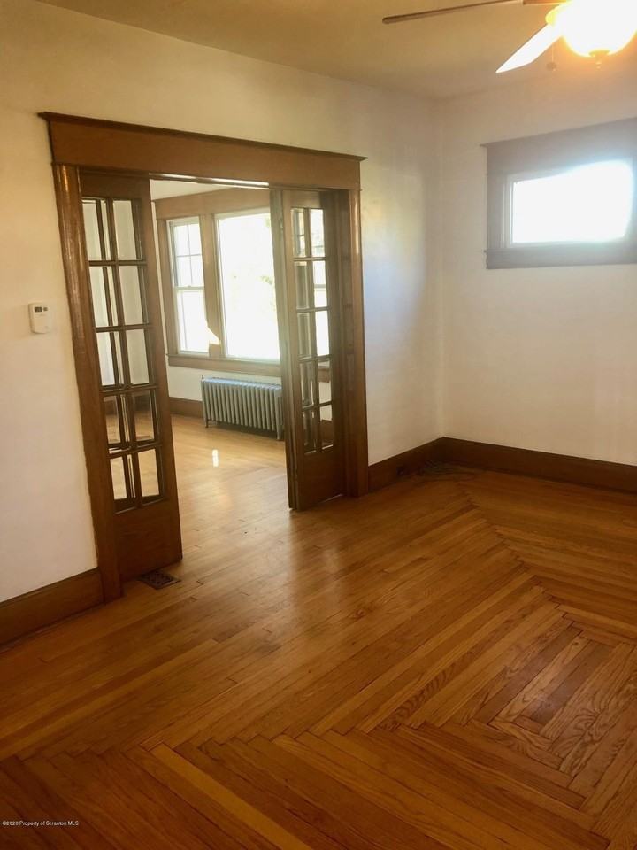 504 School St - Photo 7 of 35