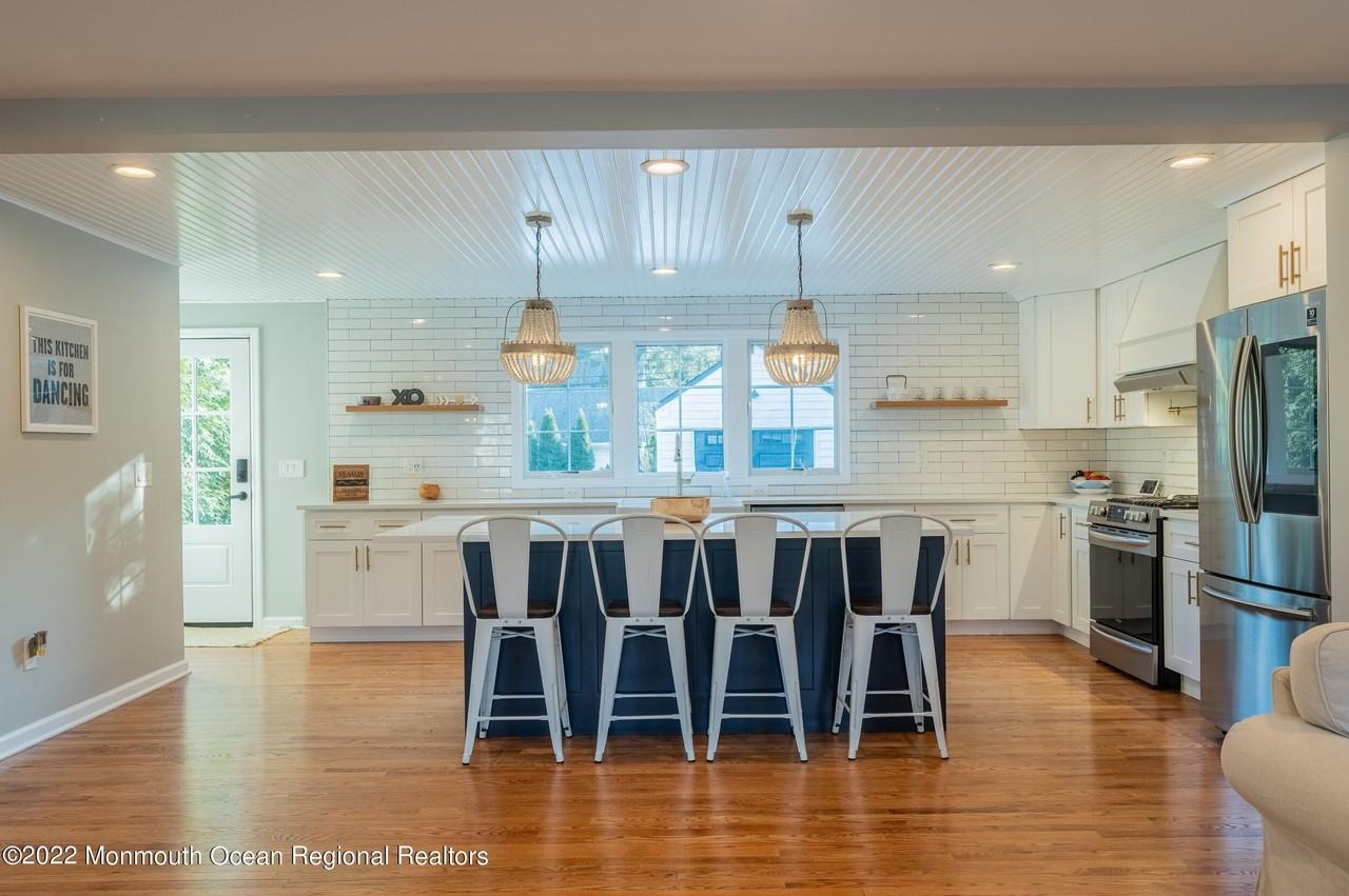 624 Chicago Blvd - Photo 5 of 28