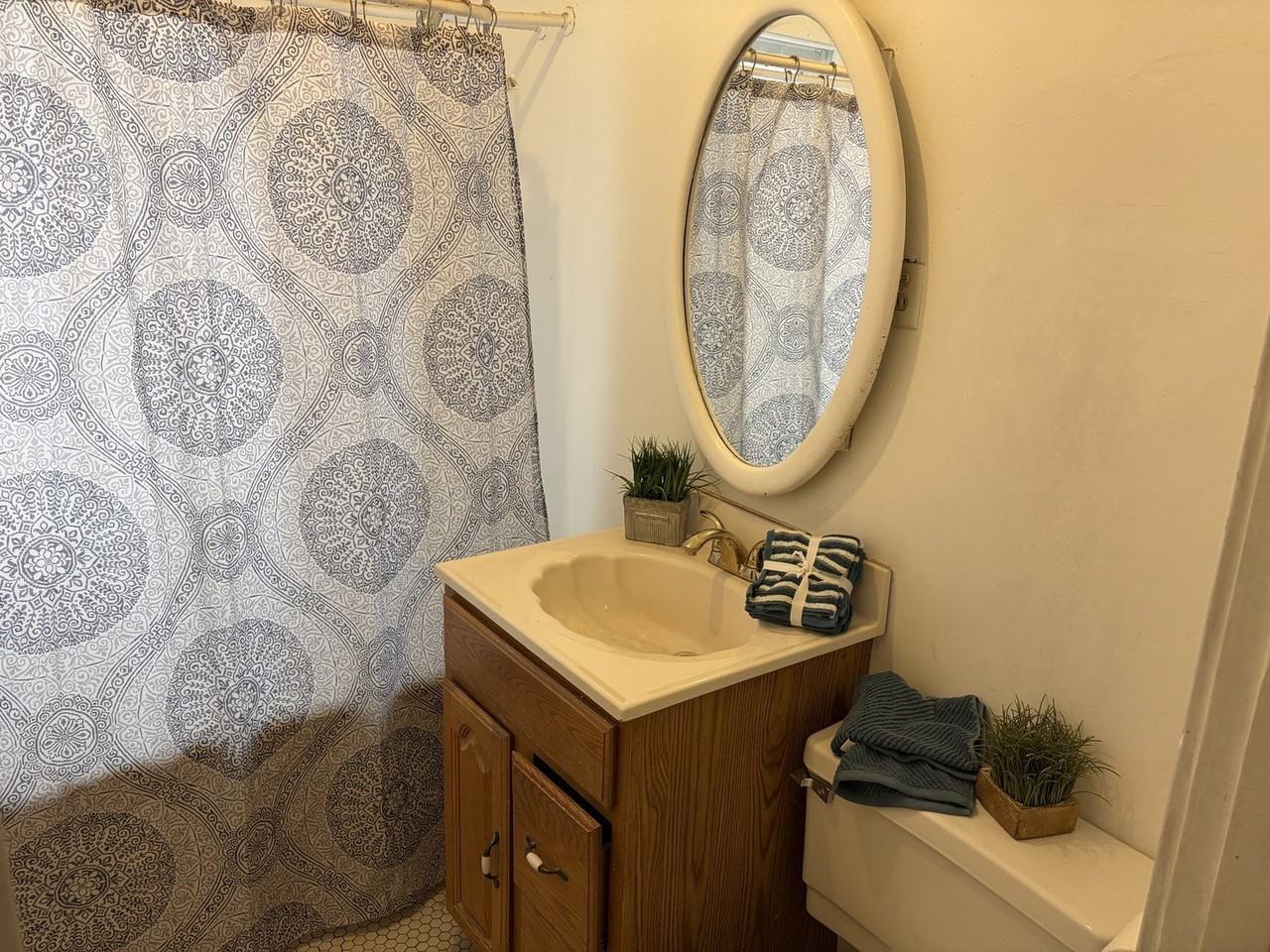 5252 N Ludlam Ave Unit 2 #2 - Photo 4 of 7