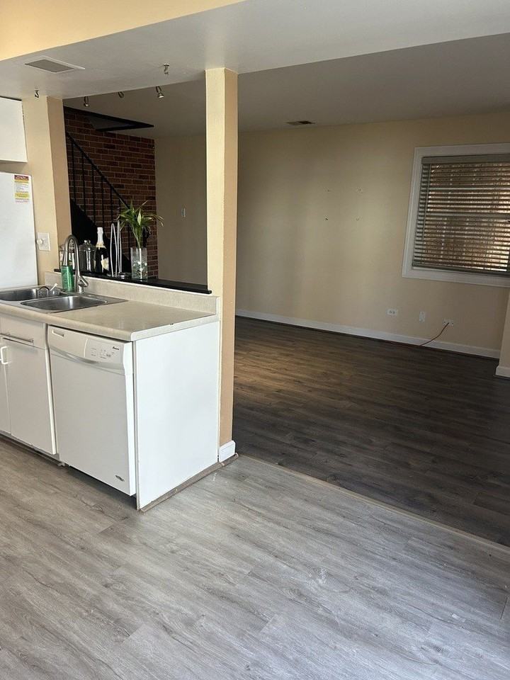 1319 Wye Ct - Photo 3 of 12