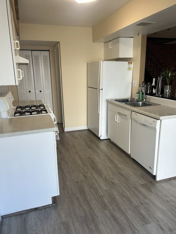 1319 Wye Ct - Photo 5 of 12