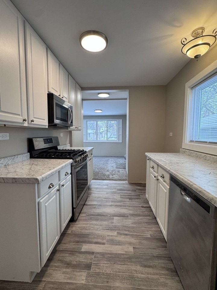 14240 Linder Ave - Photo 3 of 19