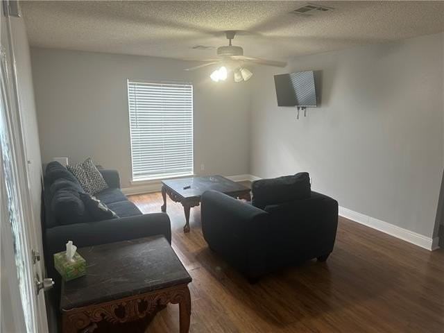 2153 Greenwood Dr - Photo 2 of 8