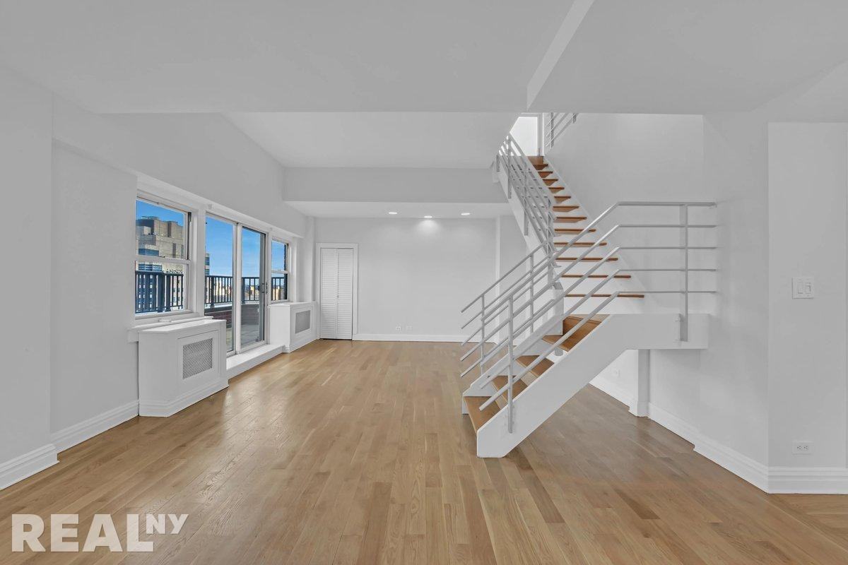 E 65th St #PHB - Photo 2 of 13