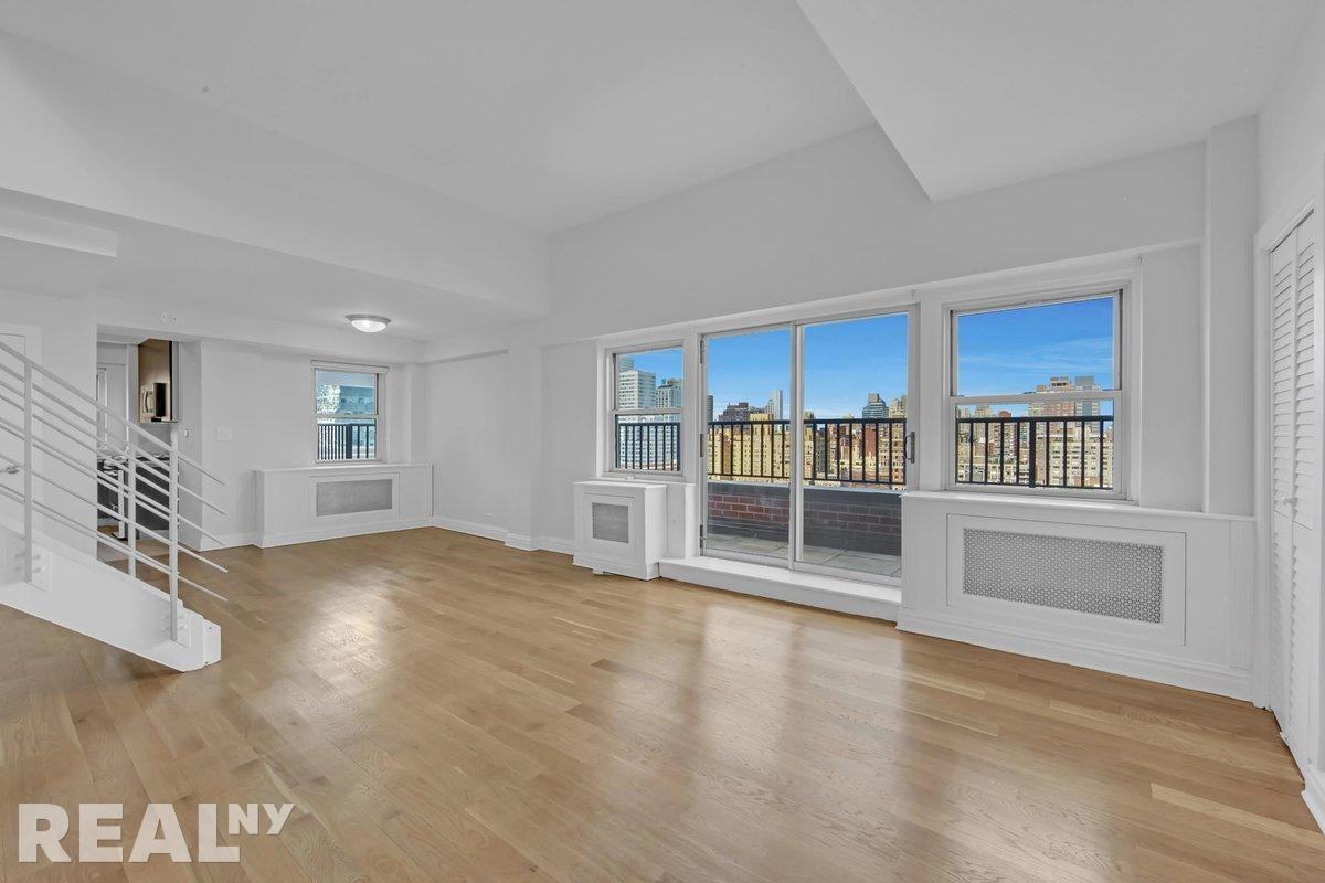 E 65th St #PHB - Photo 3 of 13