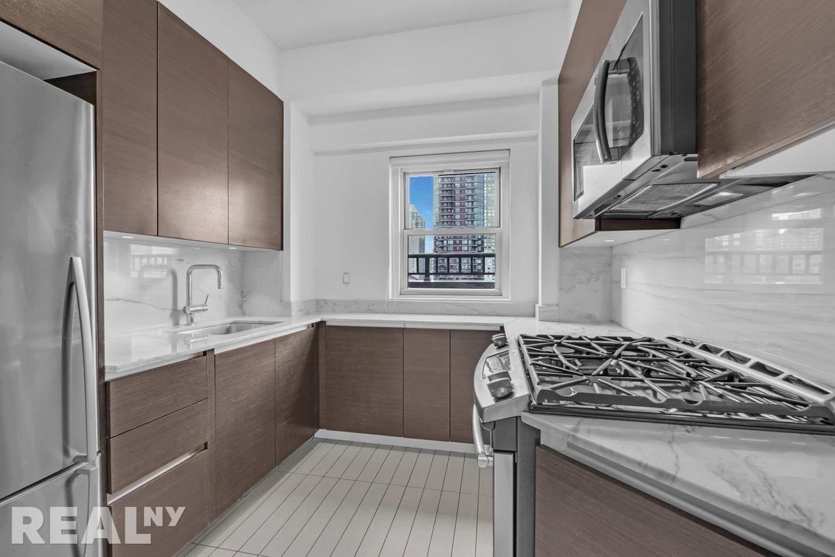 E 65th St #PHB - Photo 4 of 13