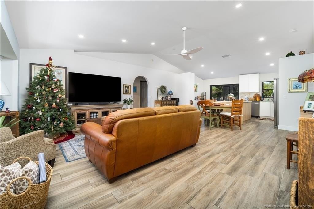 2141 Sw Janette Ave - Photo 3 of 21