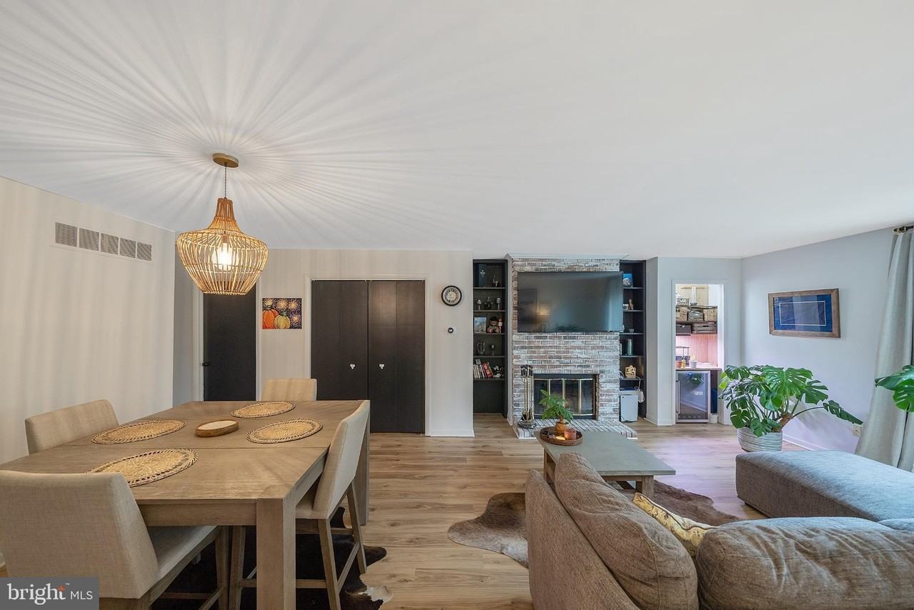 7 Foxtail Ct - Photo 3 of 30