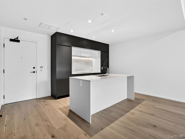 585 Glengarry - Photo 2 of 14